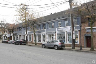 21-29 Audrey Ave in Oyster Bay, NY - Building Photo