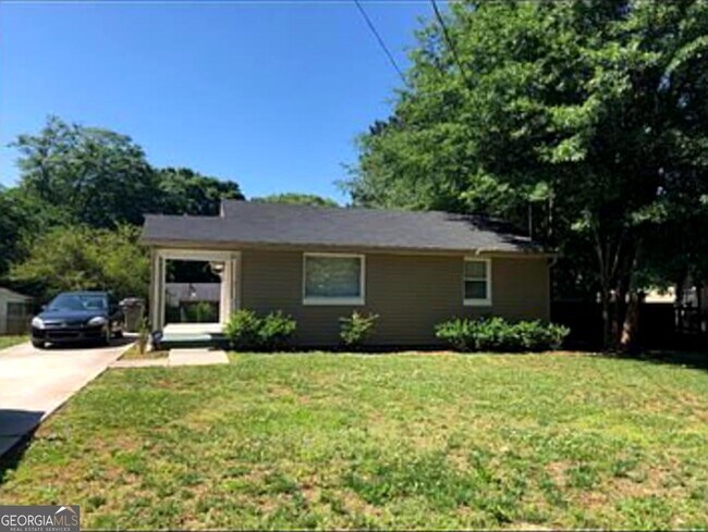 property at 2612 Loghaven Dr NW