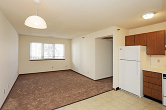 Total Property Management 3206 Lincoln Way in Ames, IA - Foto de edificio - Interior Photo