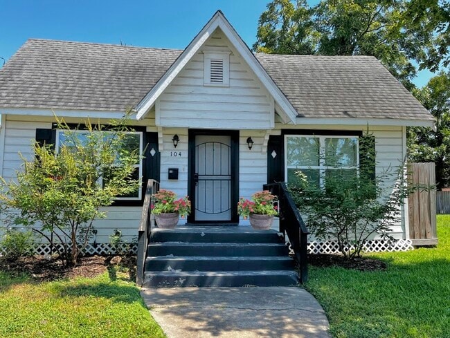 104 N Eastwood St in Houston, TX - Building Photo - Building Photo