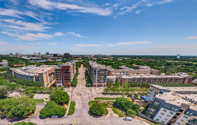 Savoye in Addison, TX - Foto de edificio - Building Photo