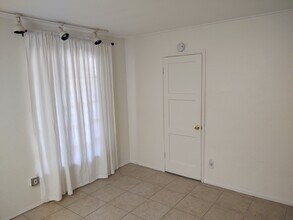 4051 Promontory St, Unit studio in San Diego, CA - Building Photo - Building Photo