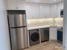 97 S Main St in West Hartford, CT - Building Photo