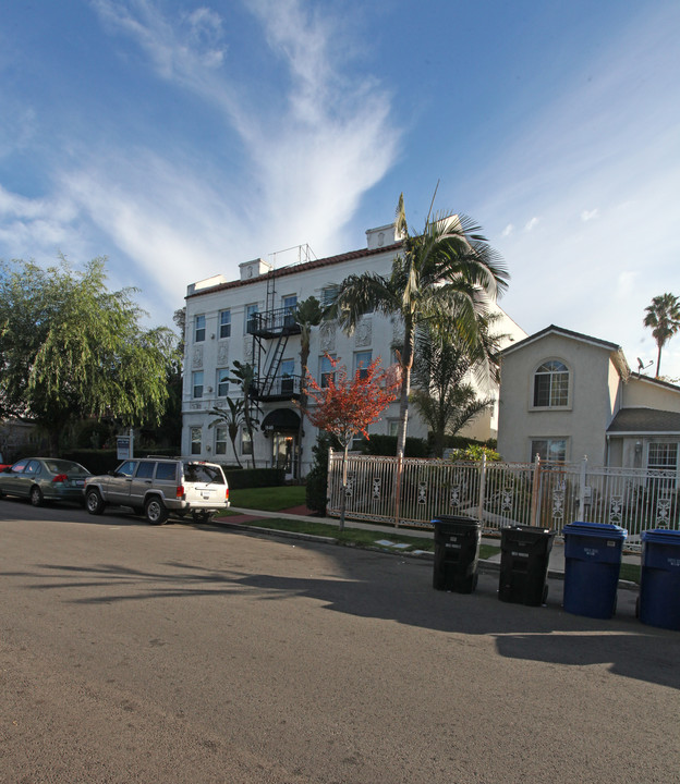 Edgemont Franklin Apartment in Los Angeles, CA - Building Photo