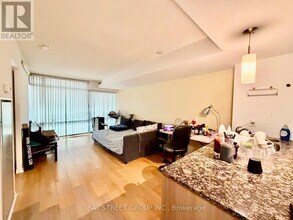 38 Grenville St in Toronto, ON - Building Photo - Building Photo