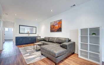 2521 S Throop St, Unit B in Chicago, IL - Building Photo - Building Photo