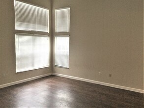 7909 Hathaway Dr in New Port Richey, FL - Foto de edificio - Building Photo