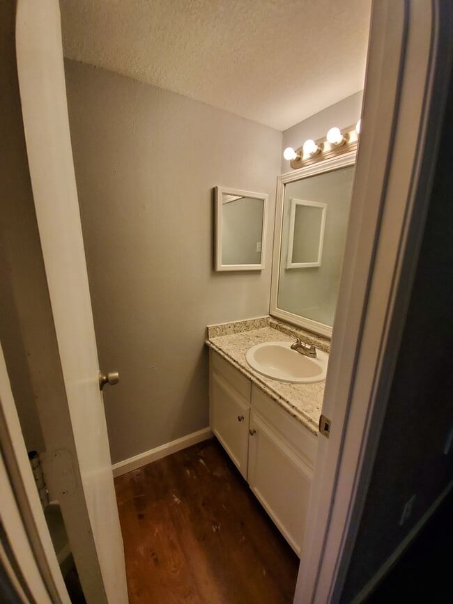 102 Austin Stone Dr in Duncanville, TX - Building Photo - Building Photo