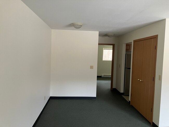 15577 Ohio 691, Unit 1 in Nelsonville, OH - Foto de edificio - Building Photo