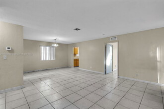 1371 NW 27th Ave in Fort Lauderdale, FL - Building Photo - Building Photo