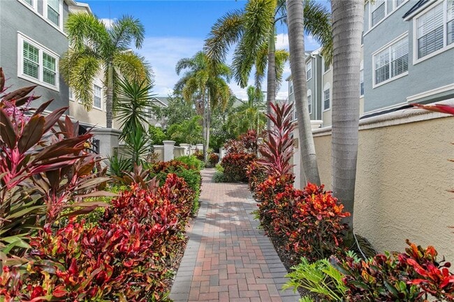 1427 Harbour Walk Dr in Tampa, FL - Building Photo - Building Photo