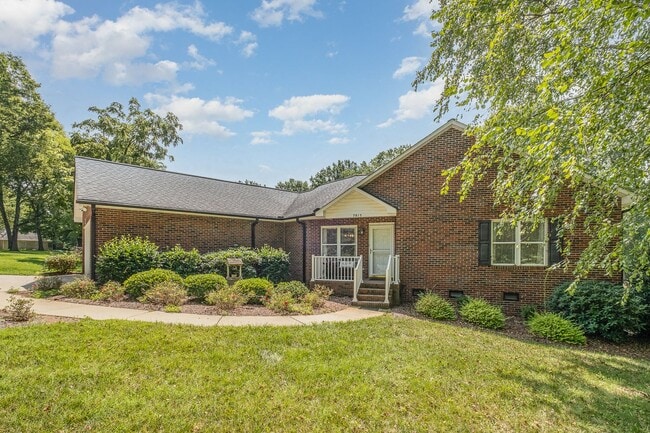 7815 Lucy Ln in Lake Norman of Catawba, NC - Building Photo - Building Photo