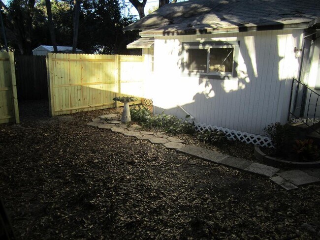 3235 Queen St N-Unit -2 in St. Petersburg, FL - Building Photo - Building Photo