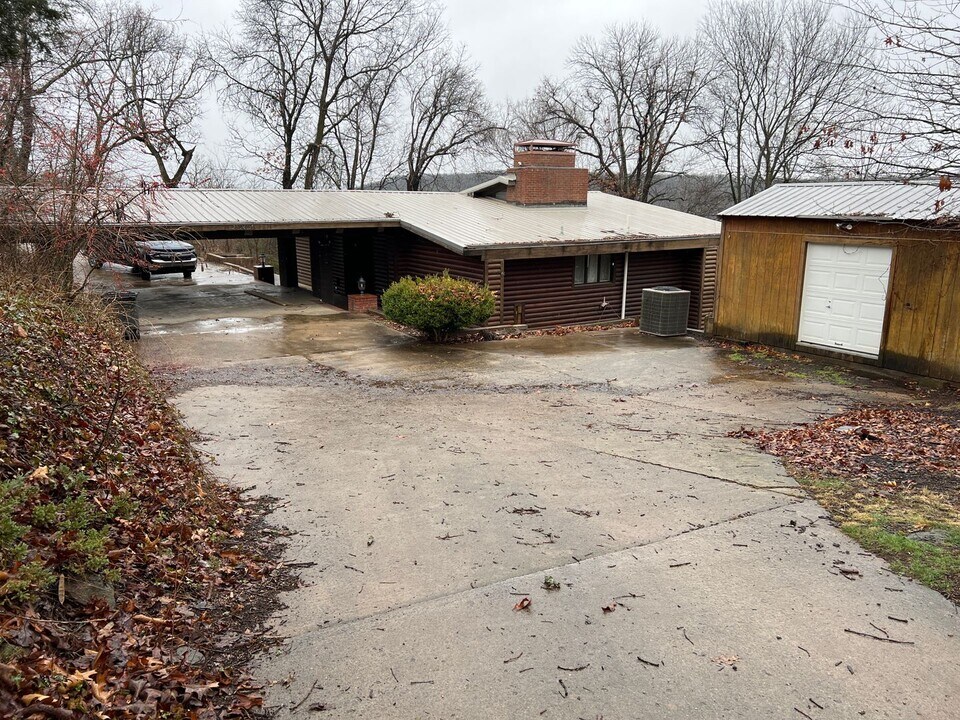 28242 S Lovers Ln in Park Hill, OK - Building Photo