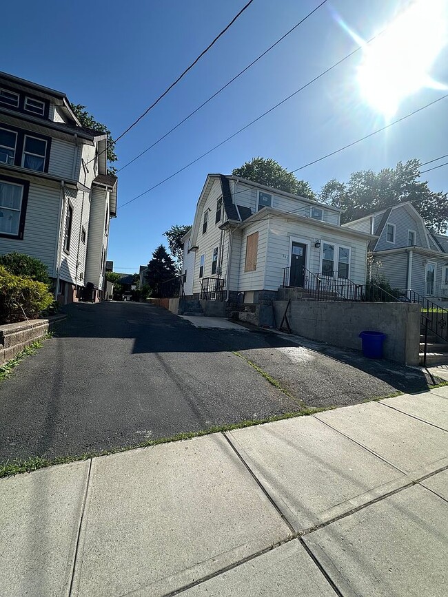 543 3rd Ave