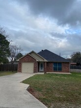 404 Maplewood St in Azle, TX - Foto de edificio - Building Photo