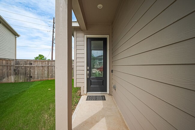 property at 5435 Holly Hvn Ct