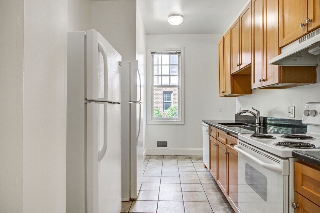 Victors Place in Ann Arbor, MI - Building Photo