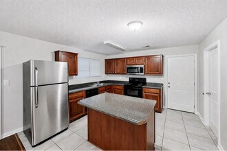 10007 Branley Oak Dr in Cordova, TN - Building Photo - Building Photo