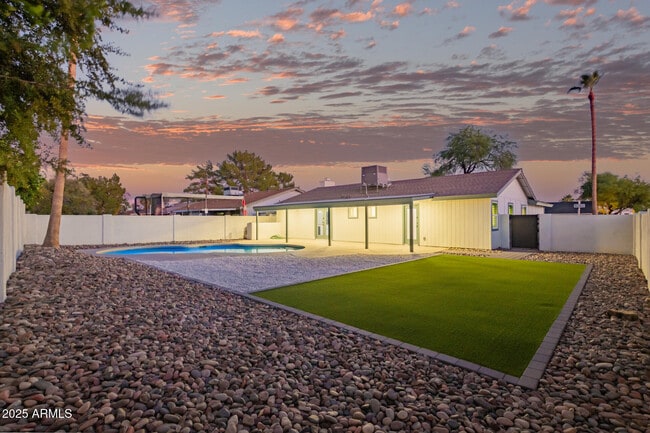 6802 E Beverly Ln in Scottsdale, AZ - Building Photo - Building Photo