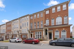 12250 Open View Ln in Kettering, MD - Building Photo