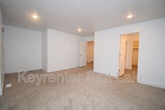 2726 E Iron Bark Alley in Eagle Mountain, UT - Building Photo - Building Photo