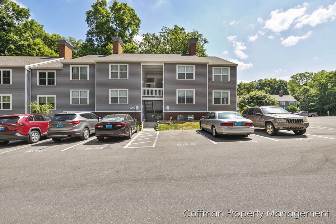 3364 Pine Meadow Dr SE in Kentwood, MI - Building Photo