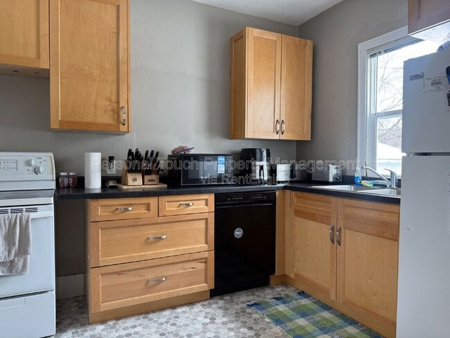 property at 606 5th St S