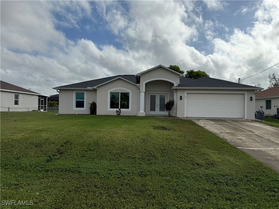 403 SW 30th Ave in Cape Coral, FL - Foto de edificio