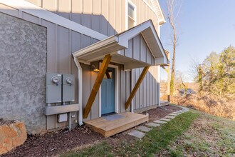 10-100 Laurel Loop, Unit 100 in Asheville, NC - Building Photo - Building Photo