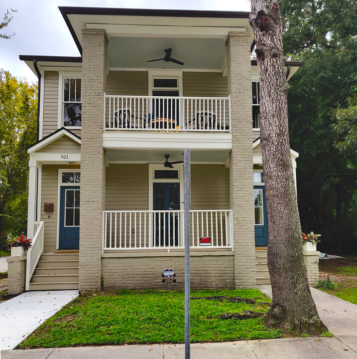 921 E Waldburg St, Unit B in Savannah, GA - Foto de edificio