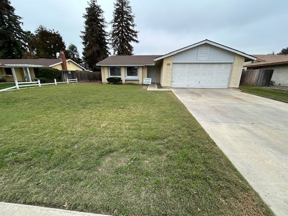 3110 S Giddings St in Visalia, CA - Building Photo