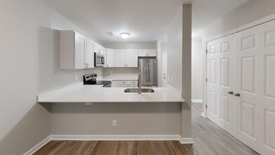 Carolina Oaks in Greensboro, NC - Building Photo - Building Photo