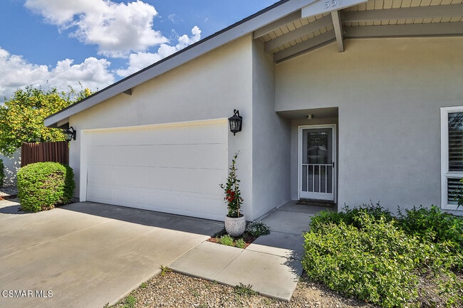 property at 557 W Gainsborough Rd