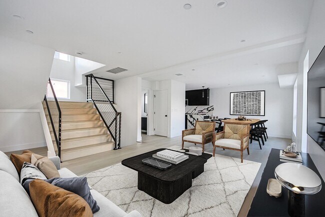 1225 N June St in Los Angeles, CA - Building Photo - Building Photo