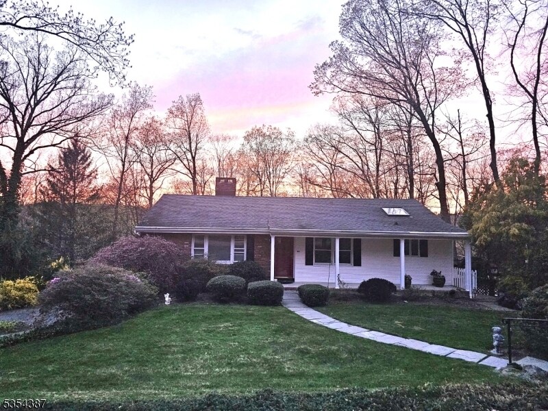 44 Forestdale Rd in Kinnelon, NJ - Building Photo