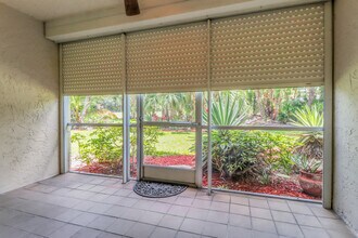 501 Forest Lakes Dr in Naples, FL - Building Photo - Building Photo