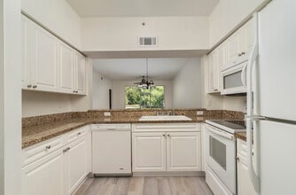 3245 Cypress Glen Way, Unit 507 in Naples, FL - Building Photo - Building Photo