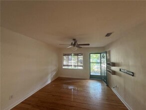 1105 Augusta St in Mobile, AL - Foto de edificio - Building Photo