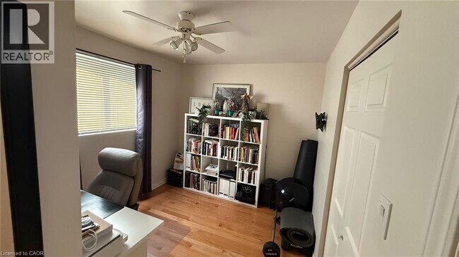 9 Valerie Ct in Cambridge, ON - Building Photo - Building Photo