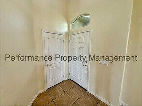 7931 Granite Pointe Pkwy in Bakersfield, CA - Building Photo - Building Photo