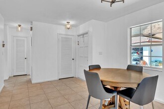 313 NW 42nd St in Boca Raton, FL - Building Photo - Building Photo