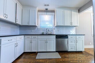 2300 Porter Rd in Nashville, TN - Building Photo - Building Photo