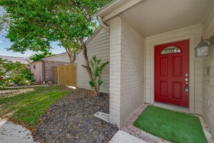 11923 Briar Forest Dr in Houston, TX - Building Photo