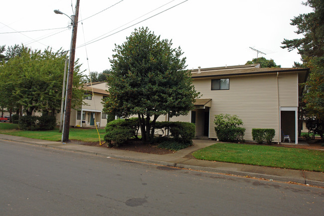 Shelton Village Apartments in Salem, OR - Building Photo - Building Photo