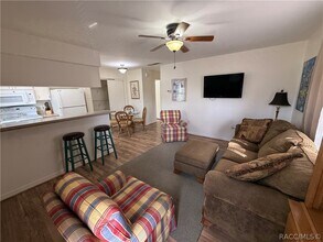 955 SE Mayo Dr in Crystal River, FL - Building Photo - Building Photo