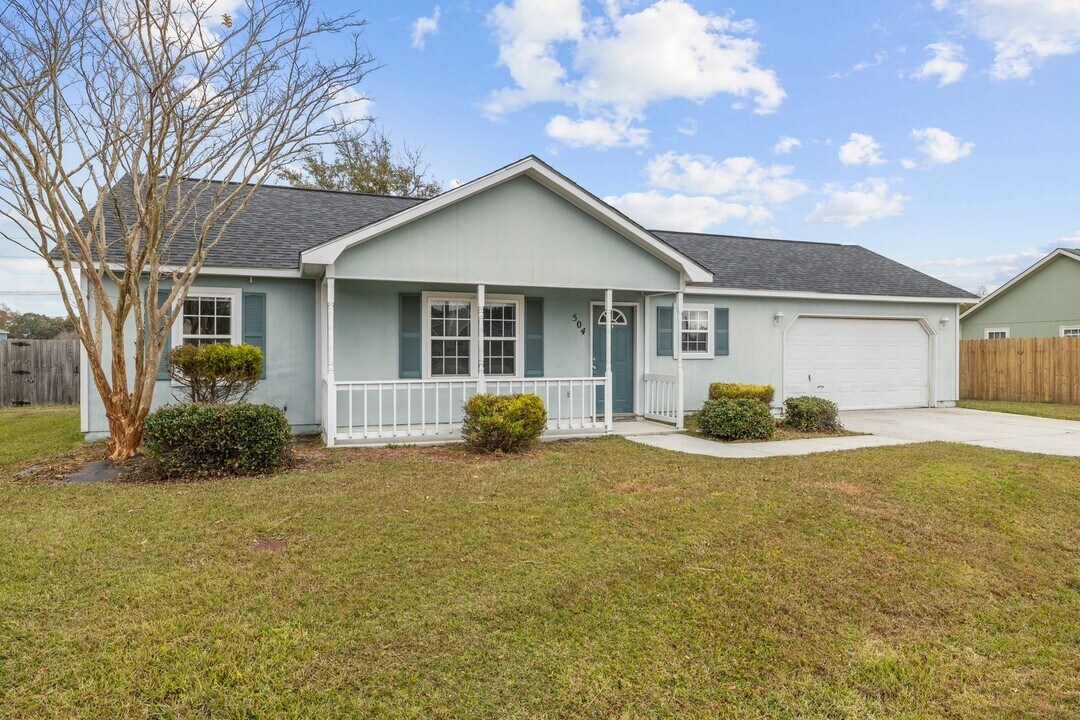 504 Sumrell Way in Hubert, NC - Building Photo