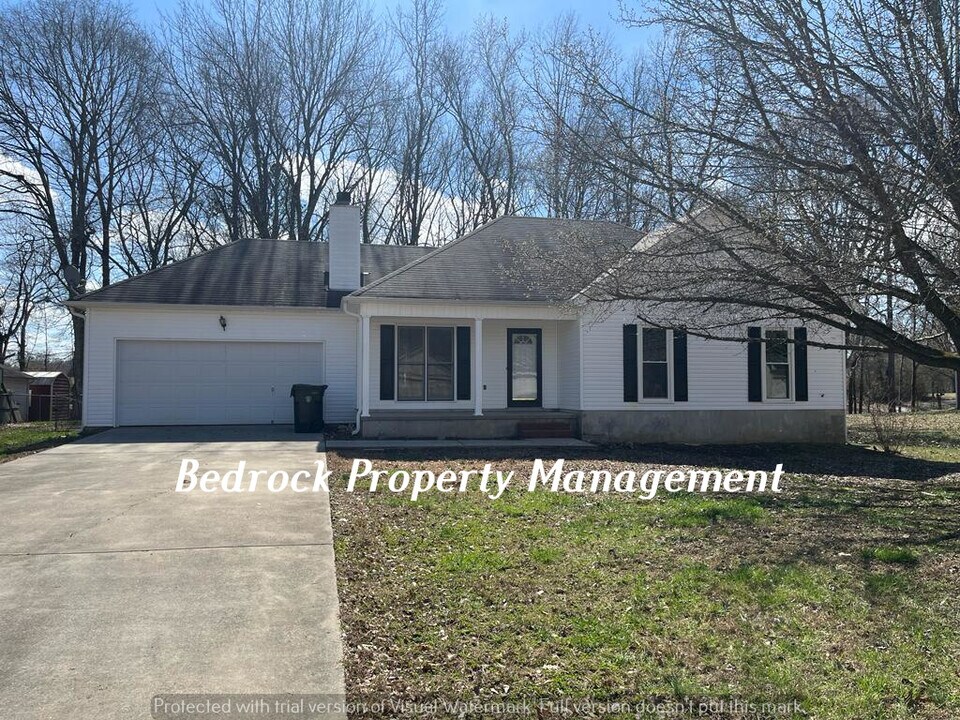 212 Sparrow Cir in Huntsville, AL - Foto de edificio