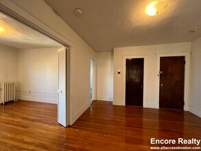 157 Summer St in Somerville, MA - Building Photo - Building Photo