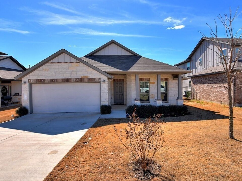 512 Cinnamon Teal Ln in Leander, TX - Foto de edificio